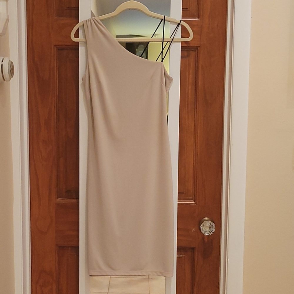 Express, Size 1/2, reversible black and cream.